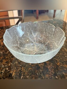 Vintage Arcoroc France Clear Glass Aspen Leaf 7" Round Serving Bowl